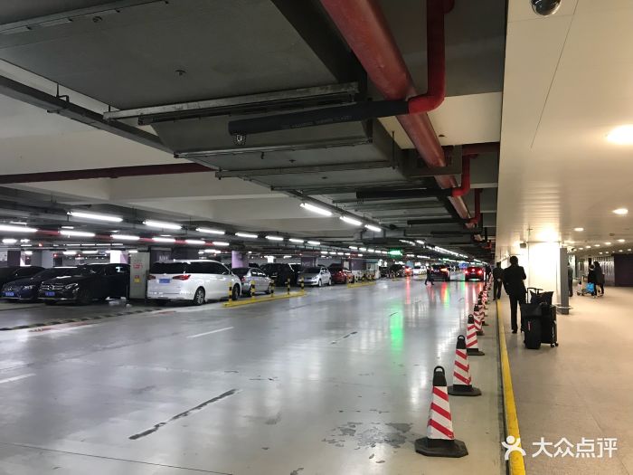 浦东国际机场停车怎么收费_浦东国际机场停车场收费标准_浦东国际机场停车