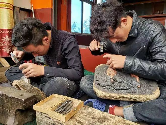 亚当重锤为什么没得赛博精神病_亚当重锤踩死瑞贝卡图_亚当重锤