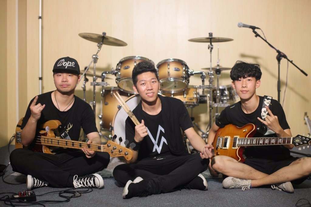 残响乐团_残响乐团全员照_残响乐团打法