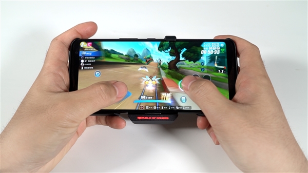 玩手机游戏卡不卡取决于什么_160元手机玩游戏不卡_便宜手机玩游戏卡怎么办